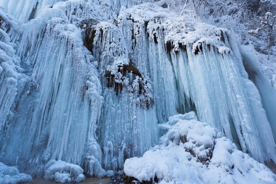 How In The World Does A Waterfall Freeze? | Howstuffworks